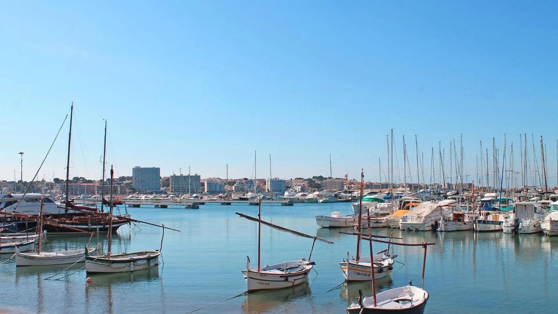 Apartment With Community Pool And Garden L' Escala 0*,